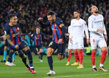 Barcelona no falla ante el Sevilla y se distancia del Real Madrid