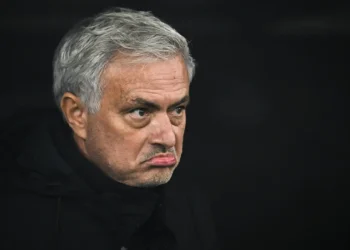 Benfica admite conversaciones para fichar a Mourinho