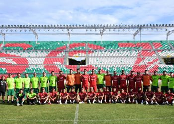 La selección boliviana emprende viaje a Jeddah