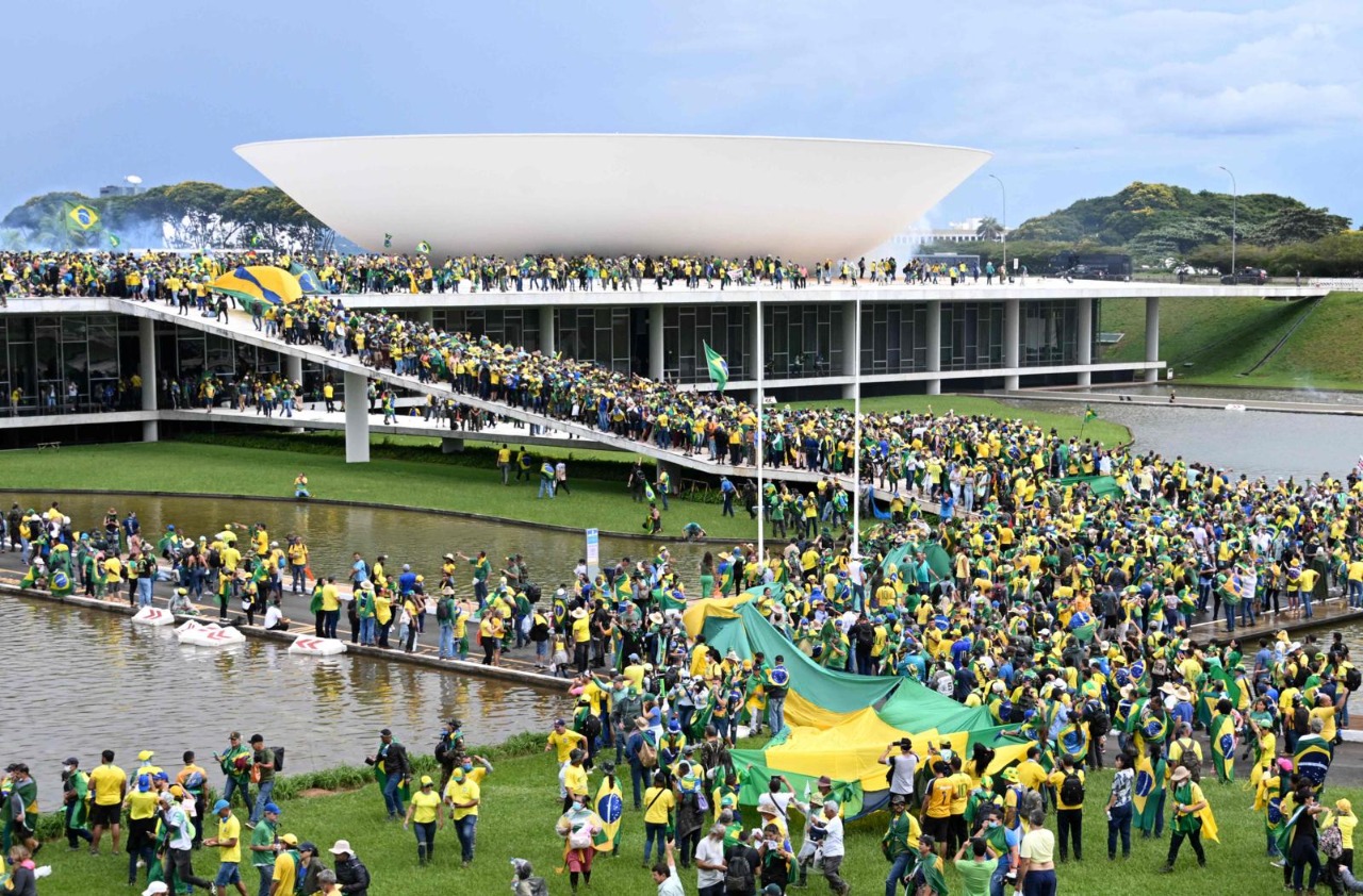 asalto_a_poderes_brasilia.jpg