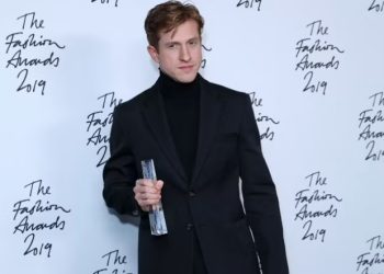 El nuevo diseñador de Burberry, Daniel Lee. Foto: AFP