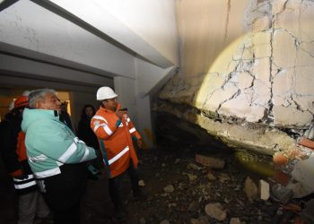 Un muro de contención cae y afecta a un edificio en La Paz, la Alcaldía ve ‘imprudencia’ de vecinos