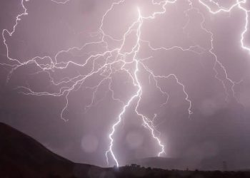 Un hombre muere tras ser impactado por un rayo en Potosí