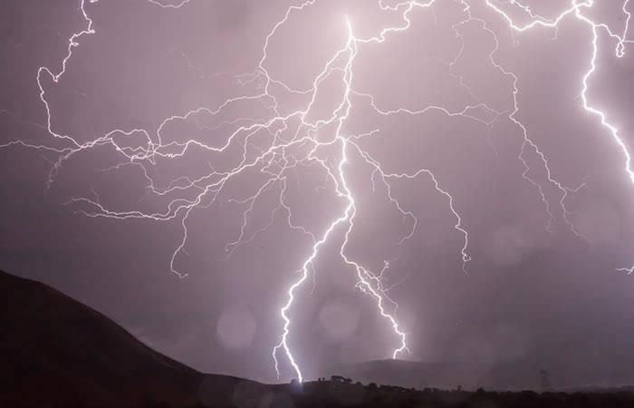Un hombre muere tras ser impactado por un rayo en Potosí