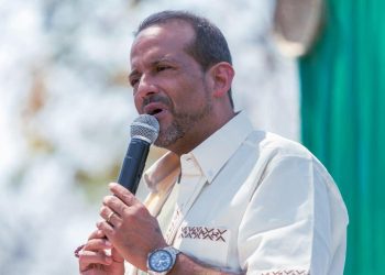 Secretario Terrazas: Camacho seguirá ejerciendo como gobernador desde donde esté