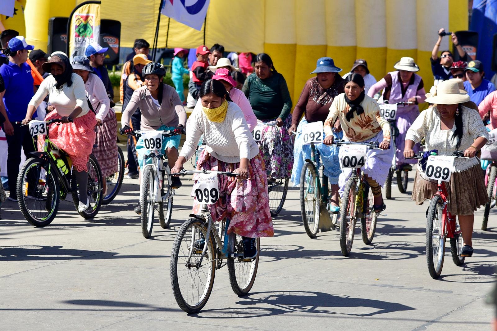 Carrera de ‘cholitas’ en bicicletas y kermés inaugurarán las fiestas del aniversario de El Alto