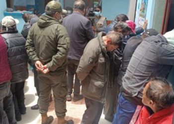 Un ‘cementerio de elefantes’ operaba en plena mañana en El Tejar, bebían alcohol con colorantes
