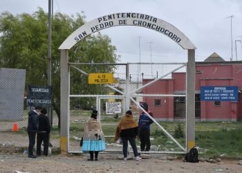 Gobernador de Chonchocoro es destituido tras fuga y recaptura de reo brasileño