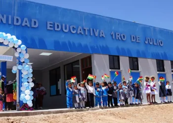 Dos nuevos colegios son entregados en Cochabamba