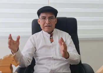 El gobernador Condori reaparece recuperado y anuncia su retorno