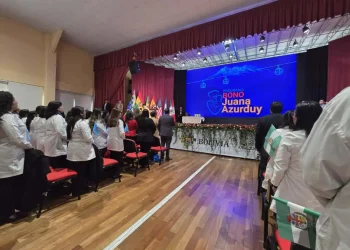 Bolivia expone sus avances en salud materno-infantil en congreso internacional