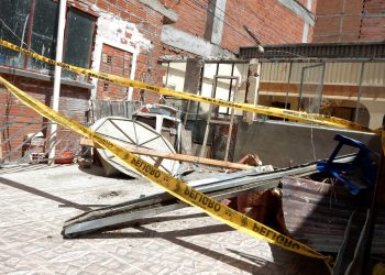 Caen ladrillos de una construcción y la Alcaldía determina la paralización de la obra
