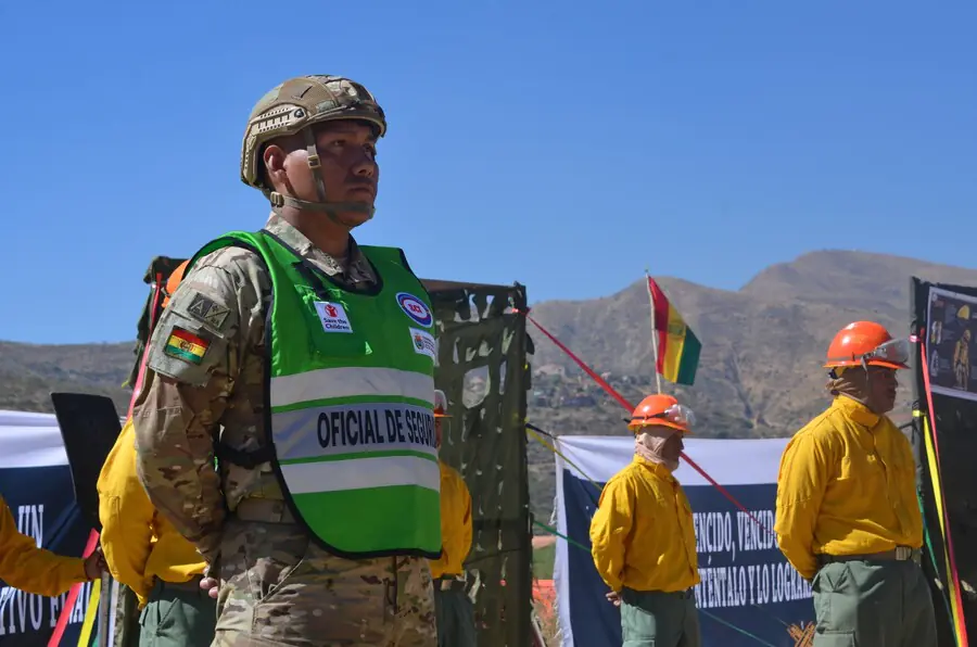 Un plan reforzado contra incendios empieza en Cochabamba