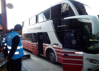 Incumplimiento de horarios y mala atención, las faltas más recurrentes del transporte terrestre y aéreo
