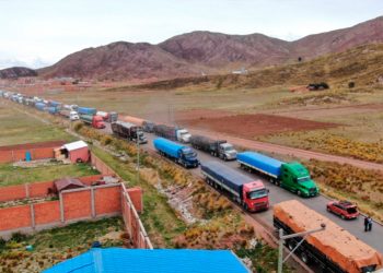 Camiones varados hacia Perú.