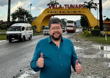 Doria Medina visita a Villa Tunari en el marco de su campaña electoral
