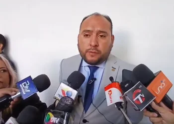 Ministro Ríos insta a Morales a imitar a Nina y acudir a la justicia