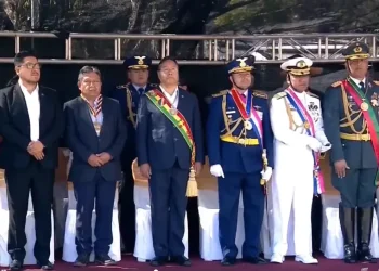 Con la presencia de Arce, arranca la Parada Militar del Bicentenario en Sucre