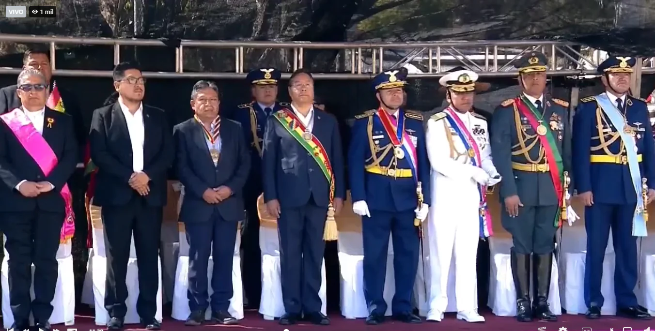Con la presencia de Arce, arranca la Parada Militar del Bicentenario en Sucre