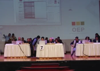 Sala plena del TSE inicia el cómputo oficial del voto en el exterior