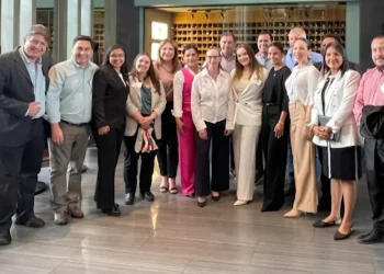 Embajada de EEUU abre diálogo con tres fuerzas parlamentarias electas