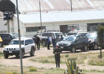 Limpias confirma que comisión de la CIDH se reunió con Camacho y Apaza en Chonchocoro