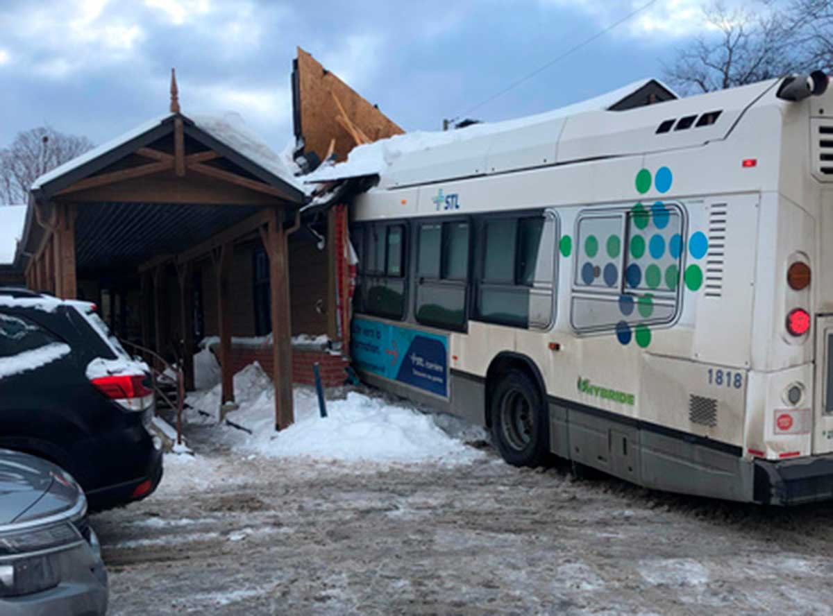 Choque-de-bus-contra-guardería