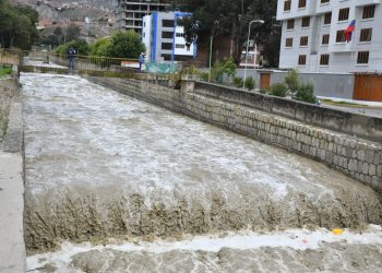 Las lluvias incrementan las aguas del río Choqueyapu. Foto: Archivo