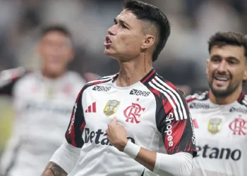 Cruzeiro y Palmeiras juegan para Flamengo que lidera en el Brasileirão