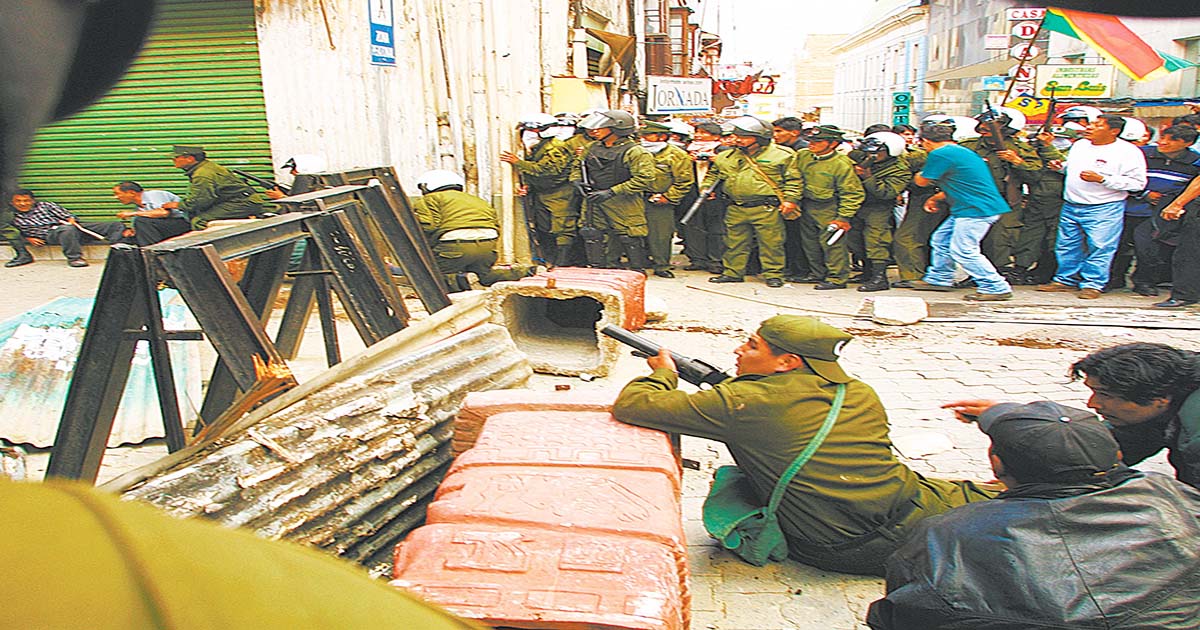 Hubo al menos 33 muertos, producto de las balaceras. La protesta contra un impuesto anunciaba lo que vendría después: octubre de 2003