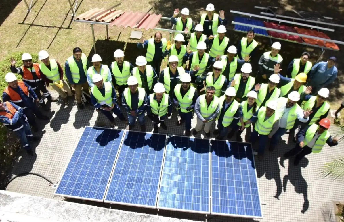 Docentes concluyen curso en sistemas fotovoltaicos para transición energética