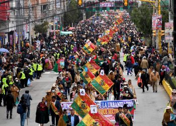 Fiesta de civismo y talento, El Alto celebra su aniversario con un desfile