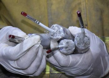 Un niño pierde la mano tras agarrar un fulminante de dinamita mientras jugaba