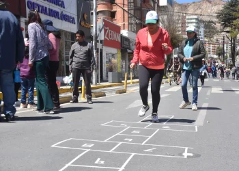 Controles identifican 12 vehículos infractores en La Paz
