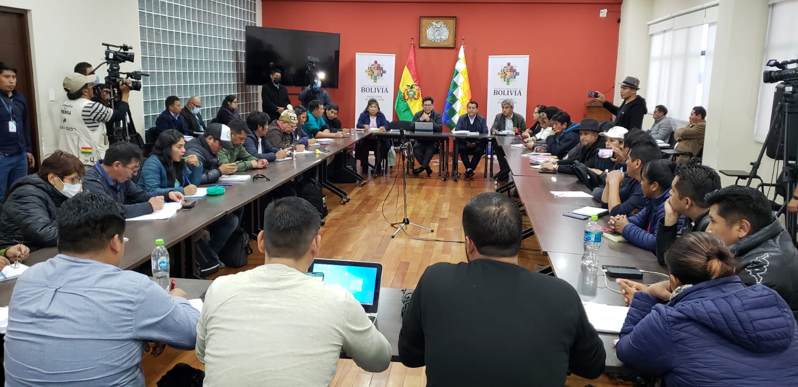 Diálogo en suspenso, Educación prepara propuesta escrita para los maestros