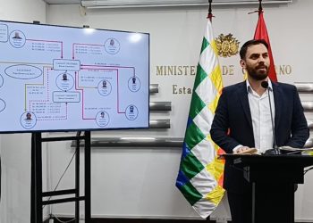 El ministro Eduardo del Castillo en conferencia sobre Luis Fernando Camacho, el miércoles.