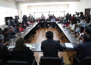 Sin acuerdo, maestros definirán en consejo si aceptan propuesta del Gobierno; siguen las protestas