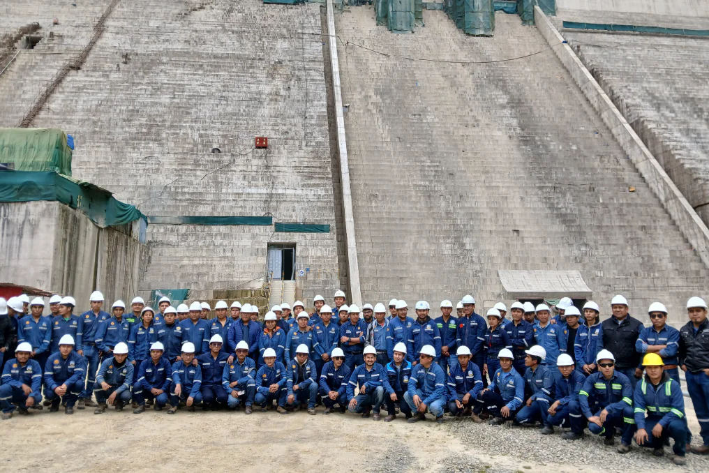 ENDE socializa el proyecto hidroeléctrico de Ivirizu con estudiantes