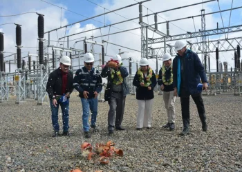 ENDE entrega 10 proyectos eléctricos en tres departamentos