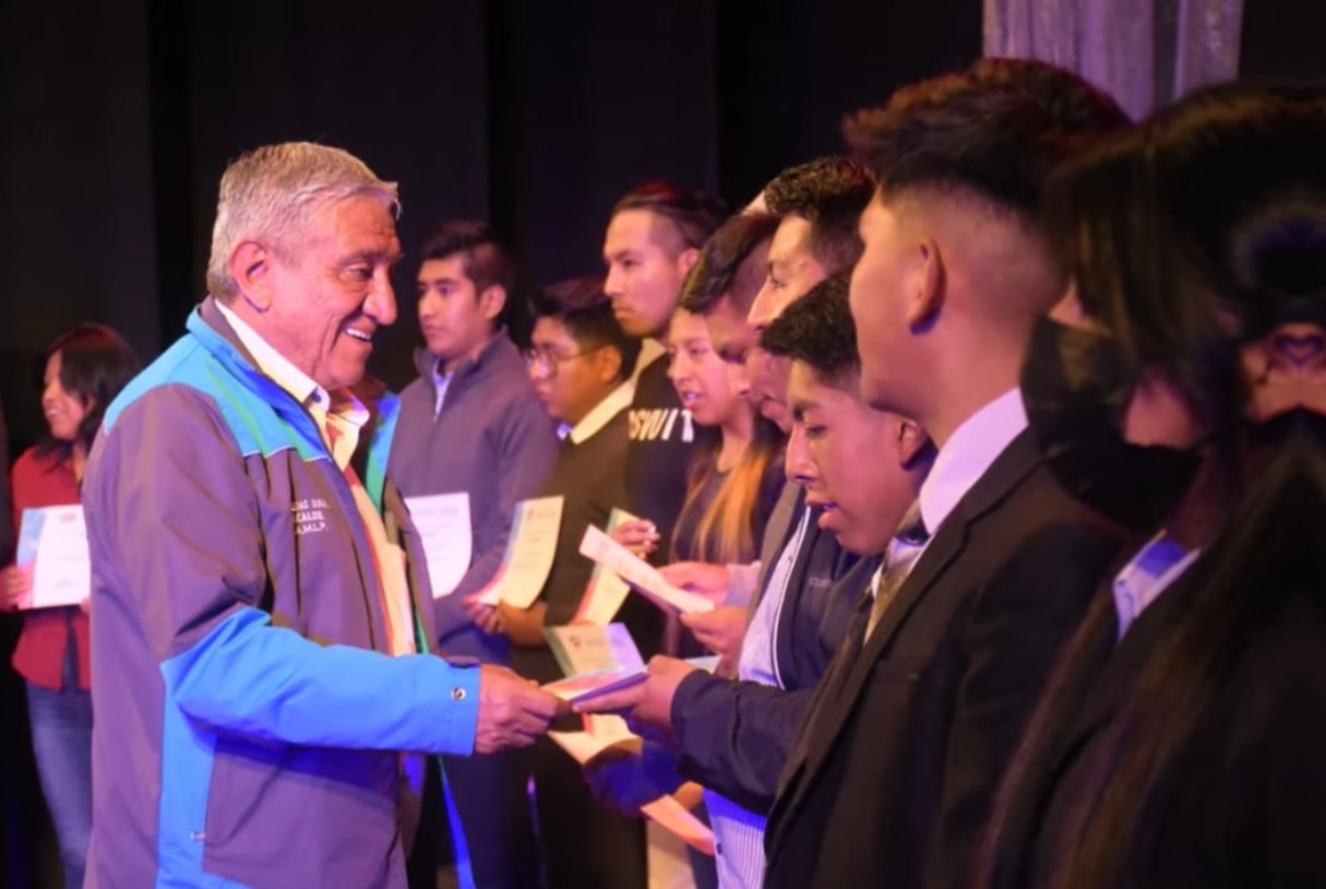 Sueño cumplido, 257 jóvenes se gradúan de la Escuela Técnica Municipal de La Paz