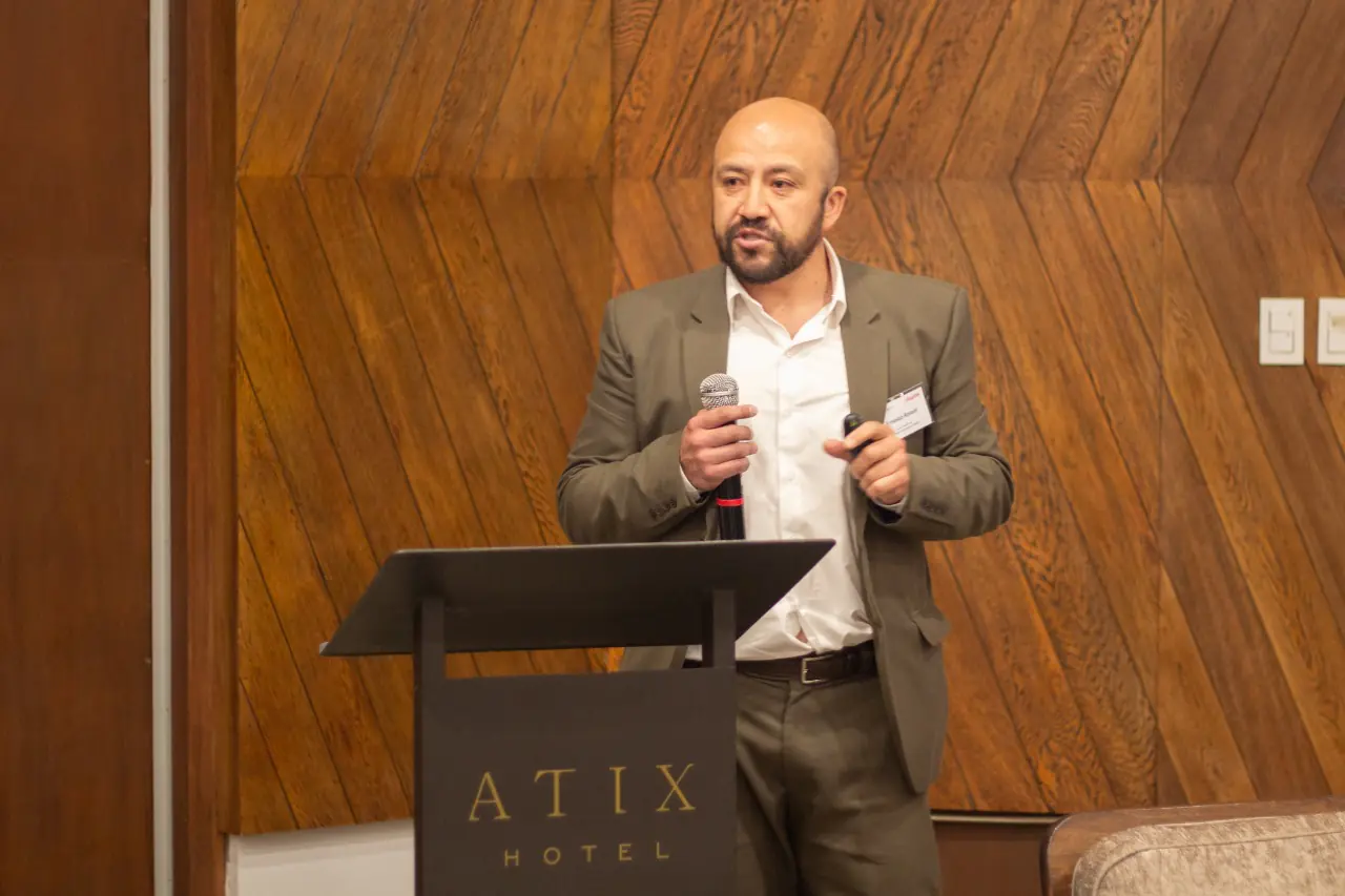 Experto advierte riesgos para Bolivia si cancela contratos de litio