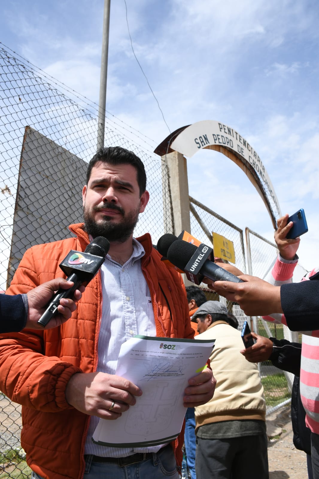 Camacho promulga ley departamental de suplencia temporal desde Chonchocoro