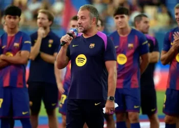 El Barcelona busca robustez defensiva para pelear por el doblete