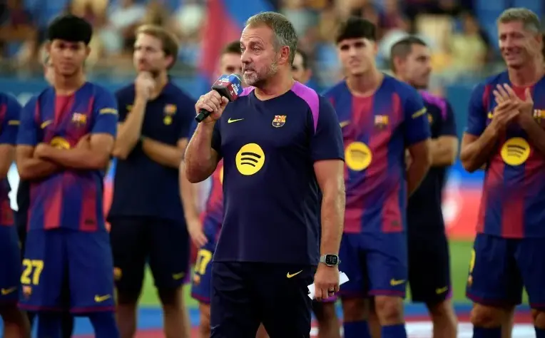 El Barcelona busca robustez defensiva para pelear por el doblete