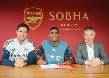 El Arsenal ficha al defensa español Cristhian Mosquera