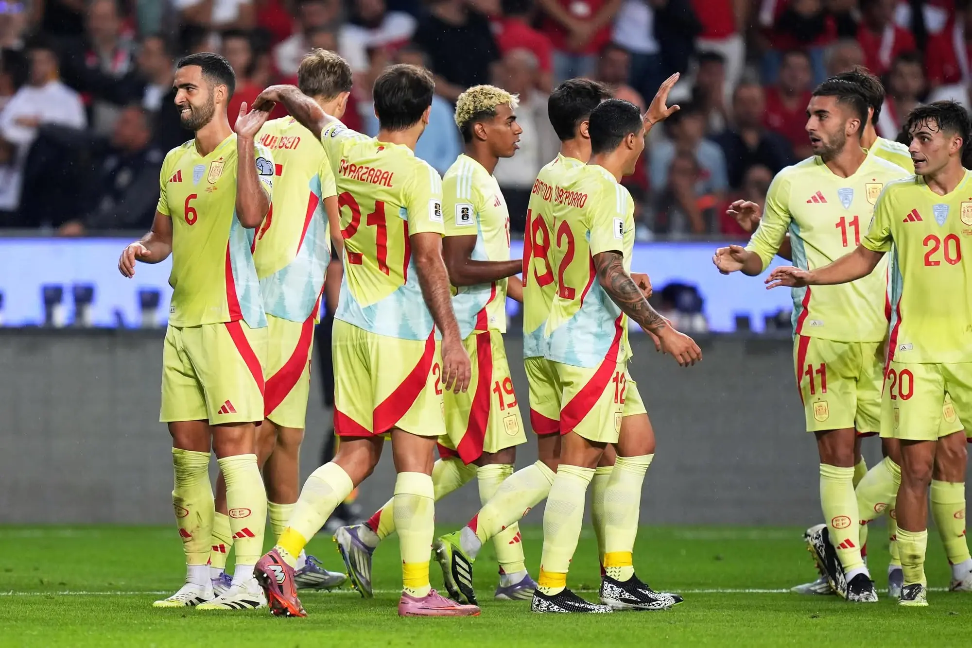 España asombra en Turquía y da un paso de gigante hacia el Mundial
