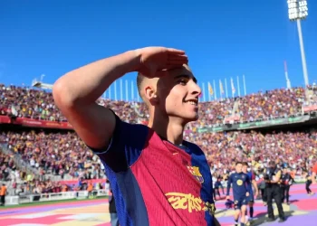 Barcelona recibirá al PSG en Montjuic por retrasos en el Camp Nou