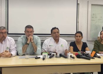 Hidalgo sostiene reunión con personeros de la Gobernación de Santa Cruz. Foto: Gobernación de Santa Cruz