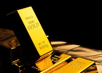 El oro enfrenta turbulencias pero no baja de $us 3.000 la onza