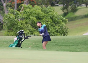 La boliviana Onishi sigue firme en la cima del golf Sudamericano